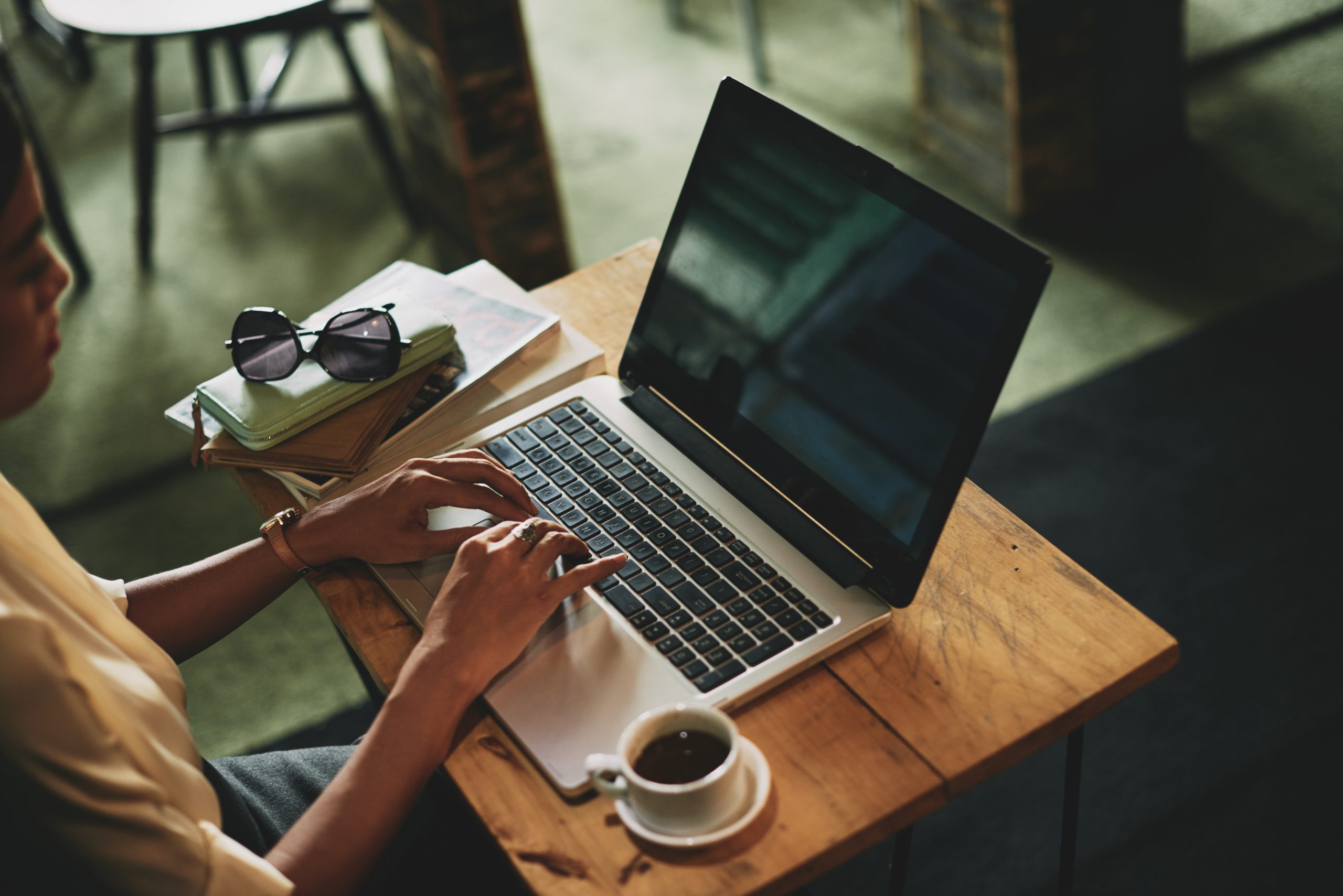 How to Build a Successful Tech Review Site in 2026